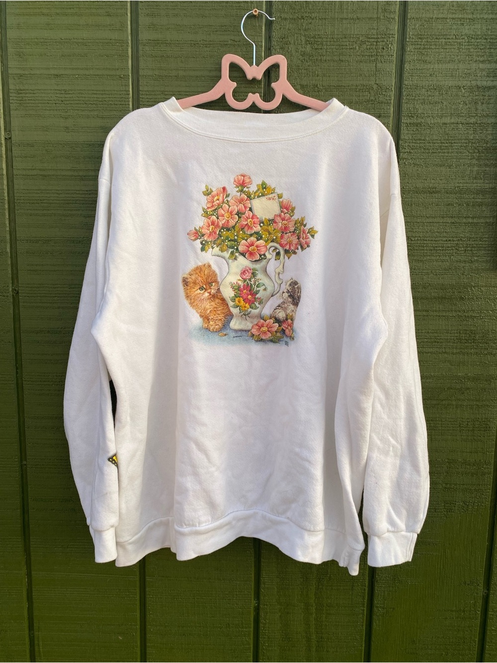 Vintage White Crewneck Sweatshirt with Floral Vase & Kittens